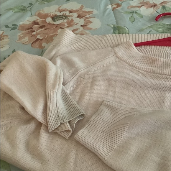 Pink soft sweater long sleeves zipper back size L nice for the colder weather 💕 - Picture 8 of 12